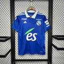 Camisa Strasbourg Home I 2024/25 Adidas Torcedor Masculina Azul com detalhes brancos, escudo do RC Strasbourg bordado e tecido leve com tecnologia Aeroready.”