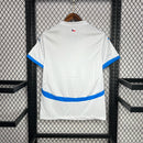 Camisa República Tcheca Away II 2024/25 Puma masculina branca com detalhes vermelhos e azuis, gola careca e tecido leve respirável para torcedores"