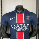 Camisa PSG Home I 2024/25 Nike Jogador Masculina Azul, uniforme Paris Saint-Germain, tecnologia leve e respirável, design moderno e elegante para performance.”