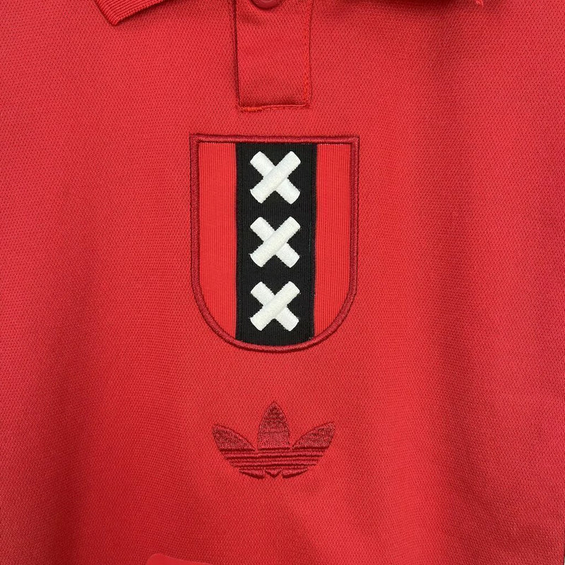 Camisa Ajax 125th Anniversary 2024/25 Adidas Torcedor Manga Longa Masculina branca com detalhes vermelhos, escudo comemorativo de 125 anos e logo Adidas bordado"
