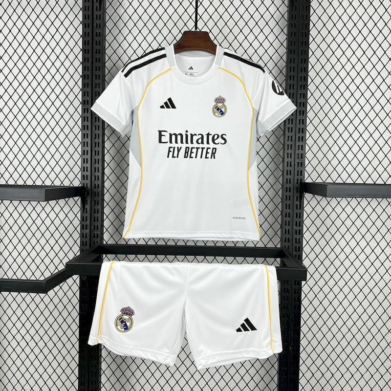 Kit Infantil Real Madrid Home (1) 2025/26 Adidas - branca