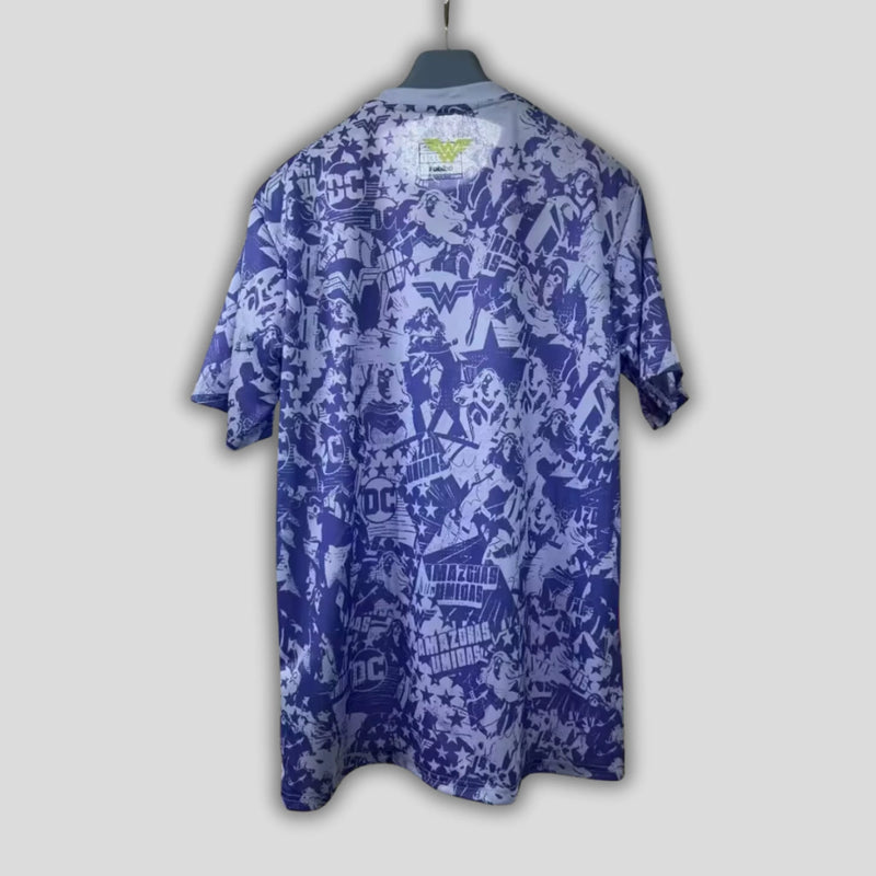 Camisa Tigres Pré-Jogo 2025/26 Adidas Torcedor Masculina Roxa, uniforme pré-jogo, futebol mexicano, escudo do Tigres UANL, conforto e estilo para torcedores"