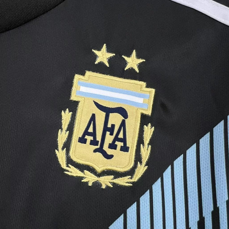 Camisa Argentina Away II 2018/19 Adidas Retrô Masculina azul escuro com detalhes celestes, tecido leve e respirável, corte masculino – ideal para torcer, colecionar e uso casual.