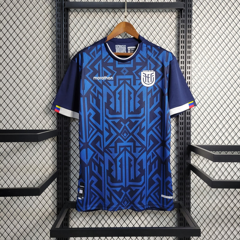 Camisa Equador Home I 2022/23 Torcedor Masculina azul, uniforme da seleção equatoriana La Tri, escudo bordado, design moderno e tecido leve e respirável."
camisa Equador 2022/23 azul
camisa seleção Equador masculina
camisa de futebol Equador La Tri
uniforme Equador 2022