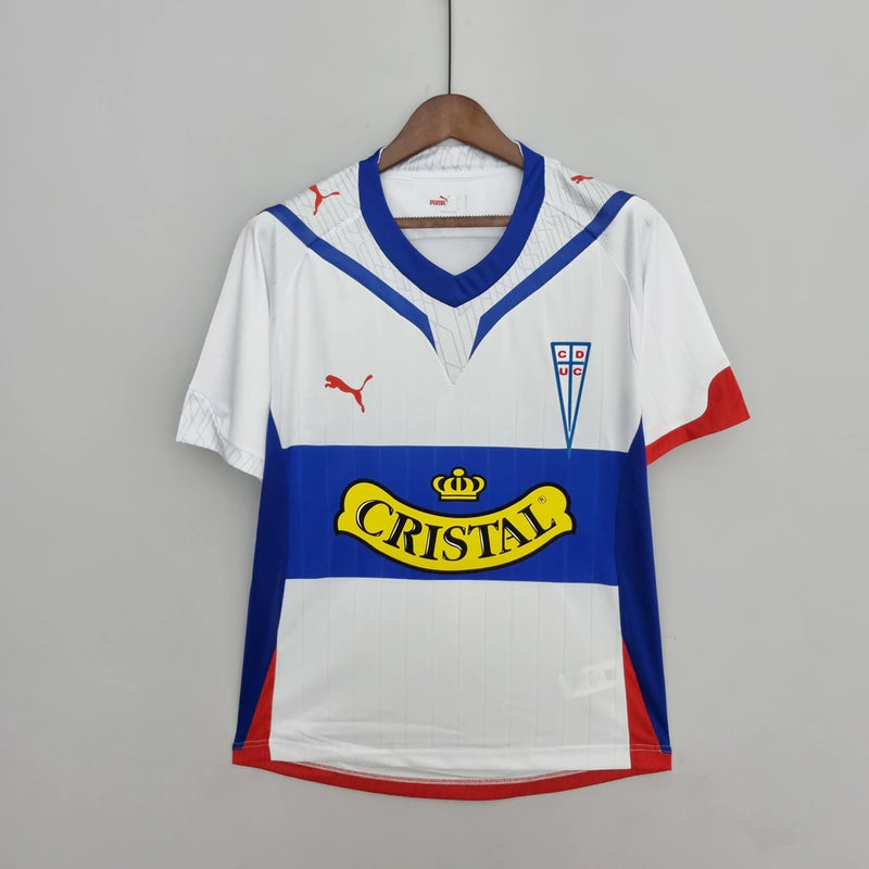 Camisa Retrô Universidad Católica Home I 2009/10 Puma Masculina branca, uniforme titular clássico do futebol chileno com escudo da Católica no peito, design retrô, ideal para torcedores e colecionadores.