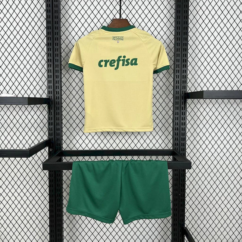 Kit Infantil Palmeiras Third (3) 2024/25 Puma – uniforme oficial completo com camisa, short e meião para crianças torcedoras do Verdão.