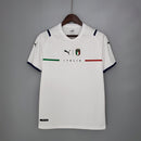 Camisa Itália Away II 2021/22 Puma Torcedor masculina, branca, com escudo da seleção italiana no peito e detalhes sutis da Puma, feita em tecido leve e respirável, modelo com caimento confortável, ideal para treinos, jogos e torcer com estilo.”