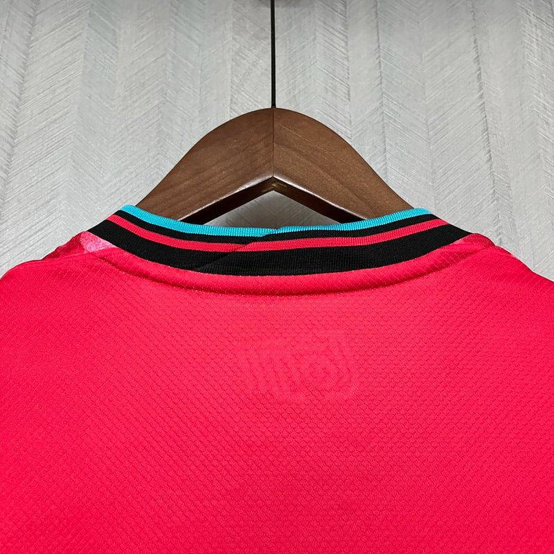 Camisa Coreia do Sul Home 2024/25 Masculina para torcedor, vermelha com detalhes em branco, modelo oficial da seleção sul-coreana, ideal para fãs da Coreia do Sul"