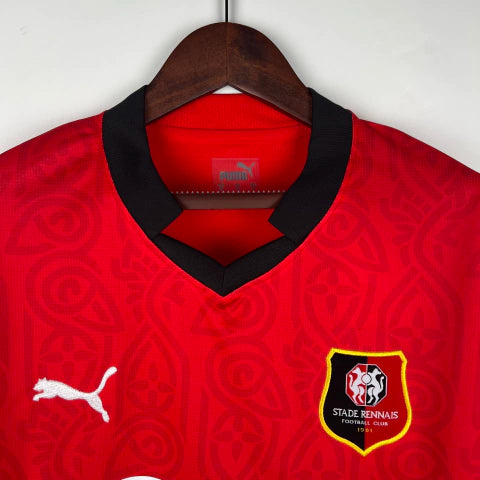 Camisa Rennes Home I 2023/24 Puma Torcedor Masculina Vermelha com detalhes em preto, tecido leve e design clássico do Stade Rennais.”