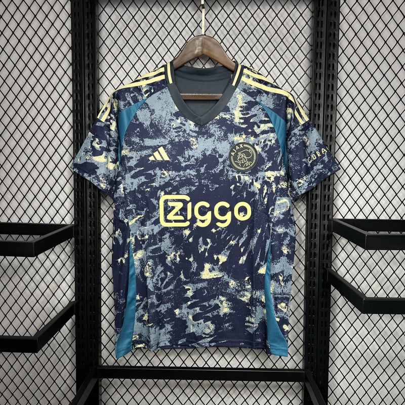 Camisa Ajax Away (2) 2024/25 Adidas Torcedor Masculina oficial, modelo fora de casa da temporada 2024/25, com escudo do Ajax e logo Adidas, design moderno e tecido AEROREADY."