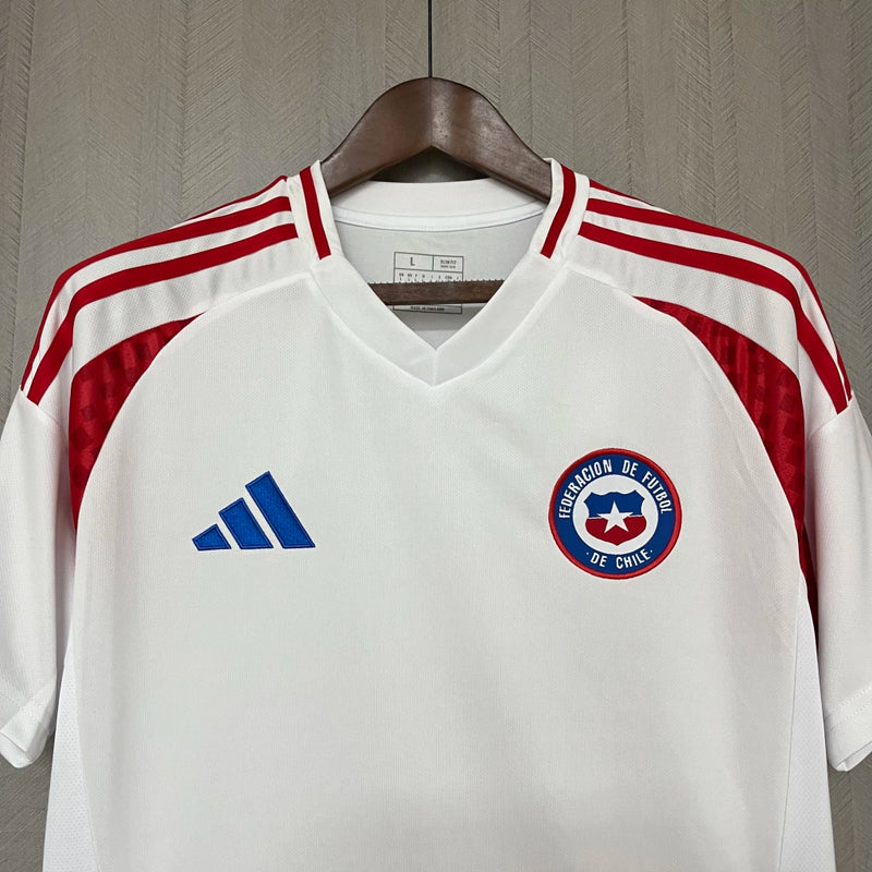 Camisa Chile Away II 2024/25 Adidas masculina branca com detalhes vermelhos e azuis, gola careca e tecido leve respirável para torcedores"