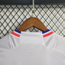 Camisa Olympique Lyon Home I 2023/24 Adidas Torcedor Masculina Branca, com faixas azul e vermelha, escudo aplicado e tecnologia AEROREADY para conforto e estilo dos torcedores do Lyon.”
