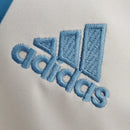 Camisa Olympique Marseille Home I 2005/06 Adidas Retrô Masculina Branca, uniforme histórico com detalhes azuis, tecido leve e escudo aplicado, perfeita para torcedores e colecionadores
