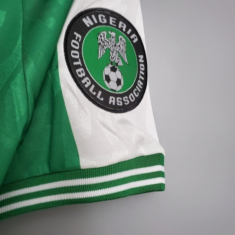 “Camisa Super Eagles retrô anos 90, Nike Nigéria 1996/97 verde, peça vintage clássica para colecionadores de futebol”