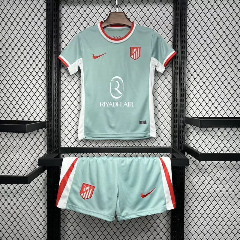 Kit Infantil Atlético de Madrid Away II 2024/25 Nike com camisa e short, tecido leve e respirável, ideal para pequenos torcedores dos colchoneros com estilo e conforto."
