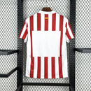 Camisa Atlético de Madrid Home I 2025/26 Nike Torcedor Masculina com listras vermelhas e azuis, gola e punhos diferenciados, tecido leve e respirável, perfeita para crianças torcedoras do Atlético de Madrid”
