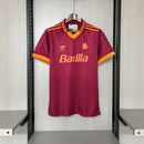 Camisa Roma Home I 1993/94 Adidas Retrô Masculina grená, com gola polo e detalhes em amarelo e laranja, escudo retrô bordado da Roma e logo Adidas clássico.