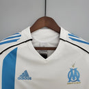 Camisa Olympique Marseille Home I 2005/06 Adidas Retrô Masculina Branca, uniforme histórico com detalhes azuis, tecido leve e escudo aplicado, perfeita para torcedores e colecionadores