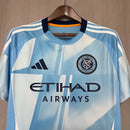 Camisa New York City FC Home I 2025/26 Adidas Torcedor Masculina Azul, uniforme MLS, escudo bordado, tecnologia AEROREADY, Waze Mix"