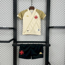 Kit Infantil Vasco Third 2024/25 Kappa – Camisa preta com detalhes em branco e escudo bordado + short oficial, uniforme oficial para crianças torcedoras do Vasco da Gama"