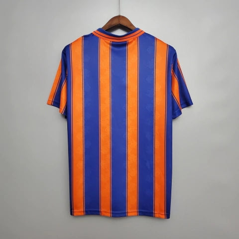 Camisa Rangers FC Away II 1993/94 Adidas Retrô Masculina Laranja, uniforme retrô clássico do Rangers, design vibrante e nostálgico dos anos 90 para torcedores apaixonados.”
