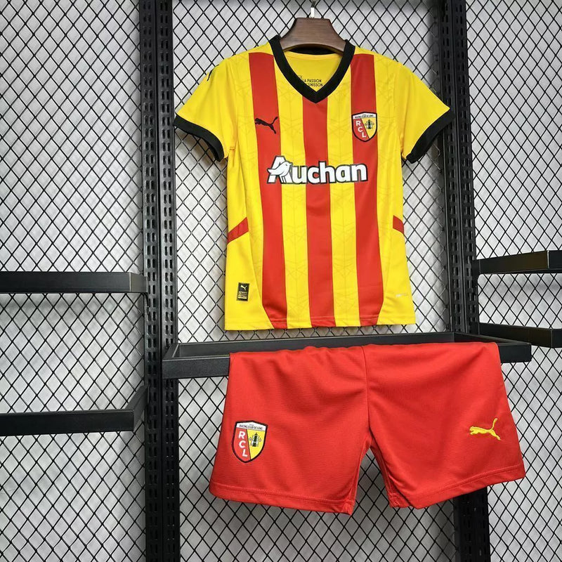 “Kit infantil RC Lens Home 2024/25 Puma completo, camisa e shorts oficiais, uniforme infantil licenciado do RC Lens para jovens torcedores”