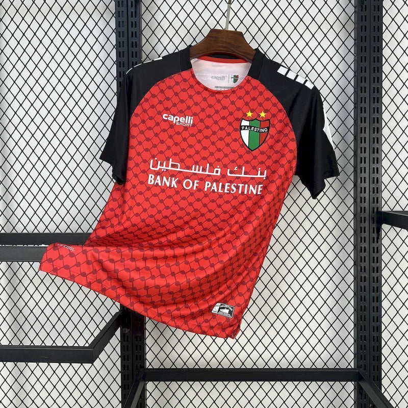Camisa Palestino Third III 2025/26 Torcedor Masculina Vermelha, uniforme oficial do clube chileno, design moderno e vibrante, tecido respirável, escudo bordado, conforto e estilo para torcedores e colecionadores"