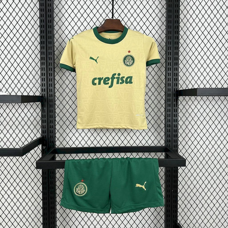 Kit Infantil Palmeiras Third (3) 2024/25 Puma – uniforme oficial completo com camisa, short e meião para crianças torcedoras do Verdão.