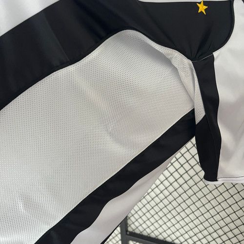 Camisa Juventus I Retrô 04/05 Torcedor Masculina - preto e branco