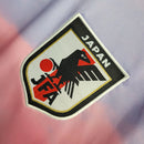 Camisa Japão Away II 2023/24 Adidas Torcedor Masculina na cor rosa, uniforme da seleção japonesa de futebol, modelo com tecnologia AEROREADY, leve, confortável e ideal para torcedores e colecionadores.