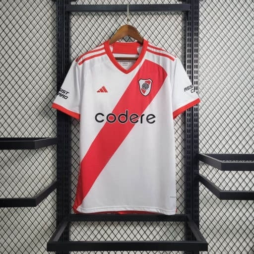 "Camisa River Plate Home (1) 2023/24 Adidas Torcedor Masculina branca com faixa diagonal vermelha, escudo do clube no peito e detalhes em preto"

