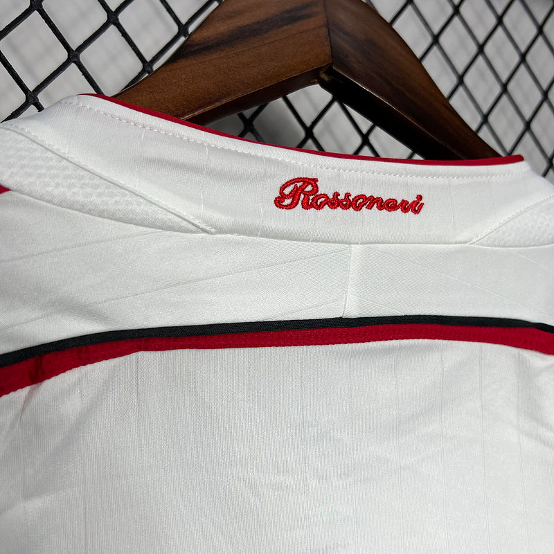 Camisa Retrô Milan 2006/2007 - Masculina Adidas - Branca com detalhes em vermelho
