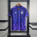 Camisa Argentina Away II 2022/23 Adidas Torcedor Masculina - uniforme oficial da seleção argentina, gola diferenciada, listras Adidas nas mangas, tecido leve e respirável, ideal para torcedores e colecionadores de futebol"