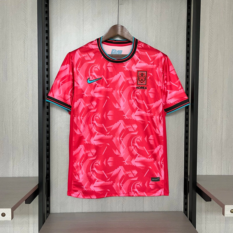 Camisa Coreia do Sul Home 2024/25 Masculina para torcedor, vermelha com detalhes em branco, modelo oficial da seleção sul-coreana, ideal para fãs da Coreia do Sul"