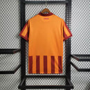 Camisa Galatasaray Third III 2023/24 Nike masculina laranja com detalhes em grafite, tecido leve e respirável, ideal para torcer e jogar futebol com conforto."
