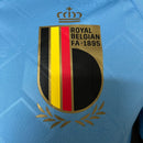 Camisa Bélgica Away II 2024/25 Adidas Jogador masculina, azul com detalhes em amarelo, escudo da seleção belga no peito e três listras Adidas nos ombros, modelo com caimento justo e tecnologia HEAT.RDY para ventilação e conforto, ideal para treinos intensos e torcer com estilo.”