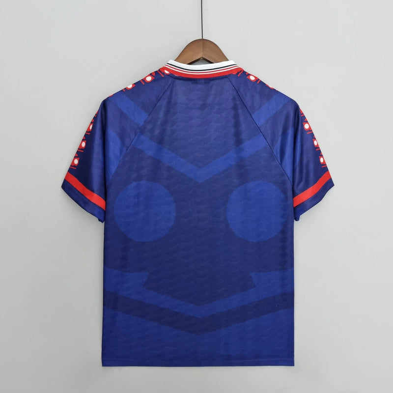 Camisa Universidad de Chile Home I 1996/97 retrô masculina azul, gola e mangas clássicas, design histórico anos 90, perfeita para torcedores e colecionadores de futebol chileno"