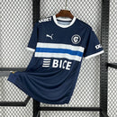 Camisa Universidad Católica Away II 2025/26 Puma Torcedor Masculina na cor azul, modelo de futebol com escudo do clube chileno no peito, design moderno e tecido leve, ideal para torcedores e colecionadores.