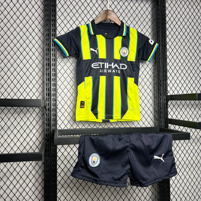 Kit Infantil Manchester City Away II 2024/25 Puma - camisa e short infantil do Manchester City, uniforme Away temporada 2024/25, tecido leve e respirável, ideal para pequenos torcedores