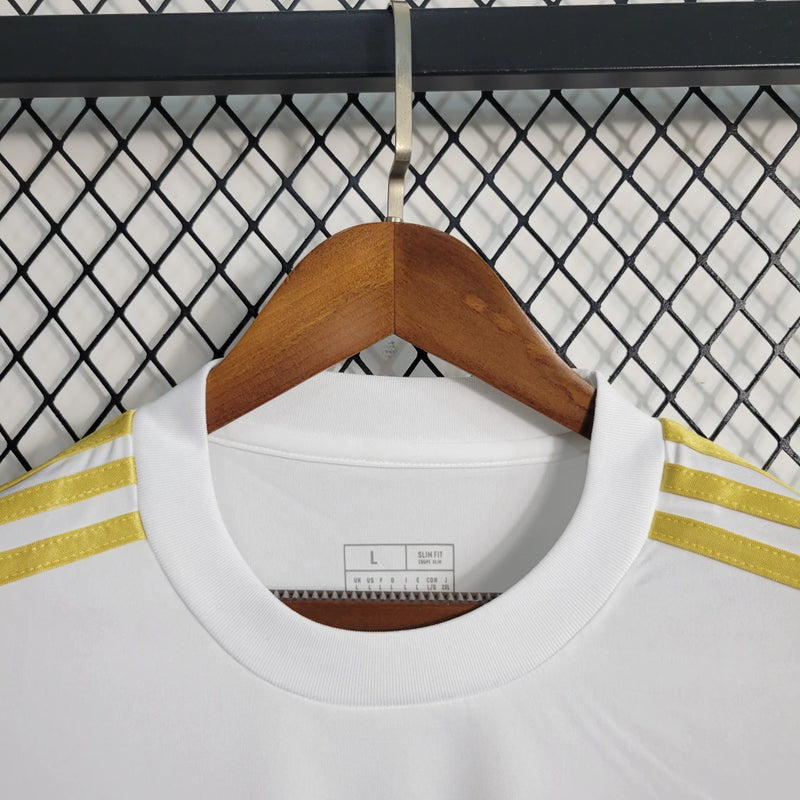 Camisa Itália Edição 125 Anos 2023/24 Adidas Torcedor Masculina, branca, com escudo comemorativo da seleção italiana e logo Adidas em destaque, feita em tecido leve e respirável, ideal para colecionadores e torcedores.”