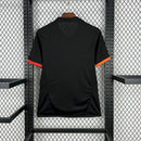 Camisa Galatasaray Leão 2025/26 Puma Torcedor Masculina Preta com detalhes em laranja e vermelho, escudo do clube, design moderno e confortável para torcedores apaixonados.”