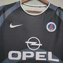 Camisa PSG Third III 2001/02 Nike Retrô Masculina Preta e Azul, uniforme histórico do Paris Saint-Germain, design clássico e elegante ideal para colecionadores e torcedores.”
