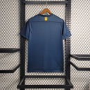 Camisa Al-Nassr Away (2) 2023/24 Nike Torcedor Masculina com design moderno em cores exclusivas azul e amarelo, escudo oficial estampado e tecido leve com tecnologia Dri-FIT para alta respirabilidade e conforto.