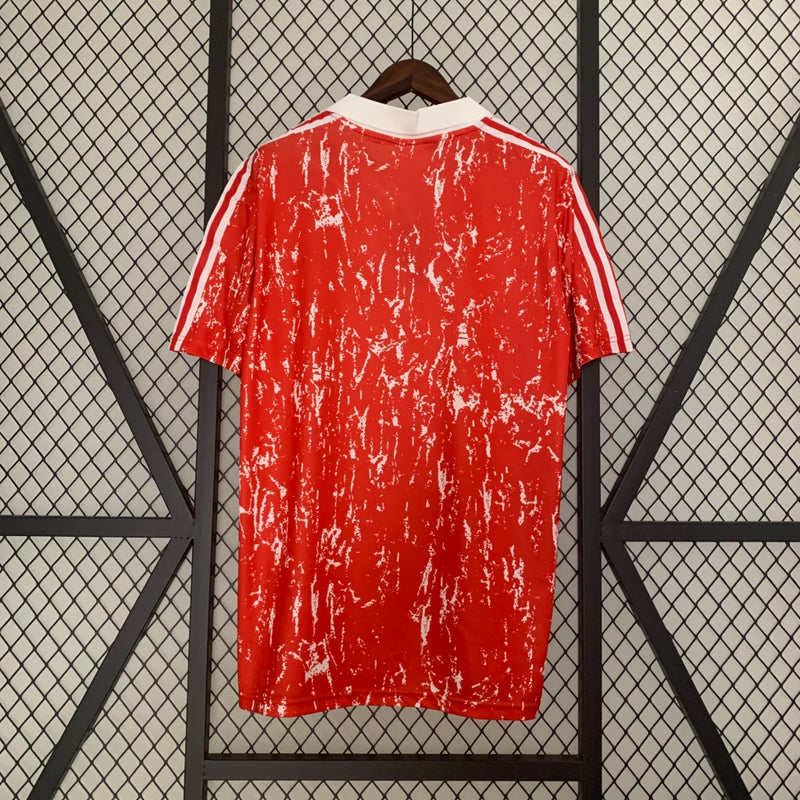 "Camisa União Soviética Home I 1990/91 Adidas retrô masculina vermelha com detalhes dourados, gola careca e tecido leve respirável para torcedores e colecionadores"