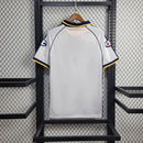 Camisa Parma Away II 2003/04 Retrô Masculina Branca com detalhes azuis e dourados, escudo histórico bordado e design clássico inspirado na era de ouro do clube.”
