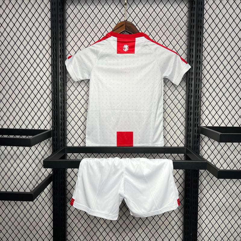 Kit Infantil Geórgia Home I 2024/25 – uniforme infantil com camisa e short, tecido leve e confortável, design clássico da Seleção da Geórgia.