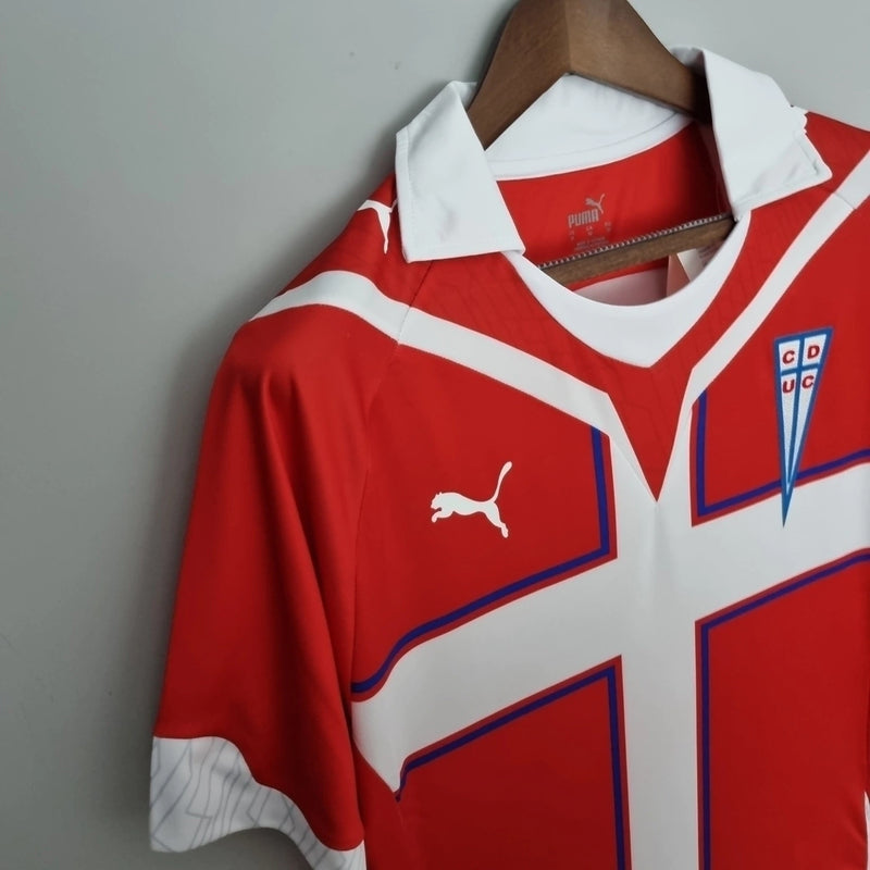 Camisa Retrô Universidad Católica Away II 2009/10 Puma Masculina vermelha, uniforme alternativo do futebol chileno com escudo da Católica no peito, estilo clássico retrô, ideal para colecionadores e torcedores.