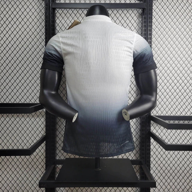 Camisa Corinthians home 2024/25 Nike jogador masculina na cor branca com detalhes pretos, escudo do Corinthians no peito e design da nova temporada