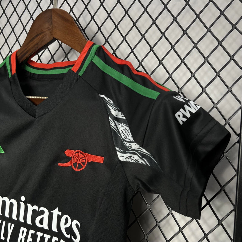 Kit Infantil Arsenal Away II 2024/25 Adidas – Conjunto com camisa e short, design moderno, tecido leve e respirável, ideal para pequenos torcedores do Arsenal.