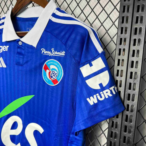 Camisa Strasbourg Home I 2024/25 Adidas Torcedor Masculina Azul com detalhes brancos, escudo do RC Strasbourg bordado e tecido leve com tecnologia Aeroready.”